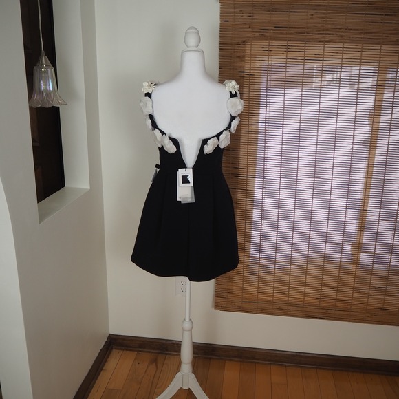 NWT Nadine Merabi Cindy Flower Detail Cocktail Minidress Women's Sz Small Black - Picture 5 of 16